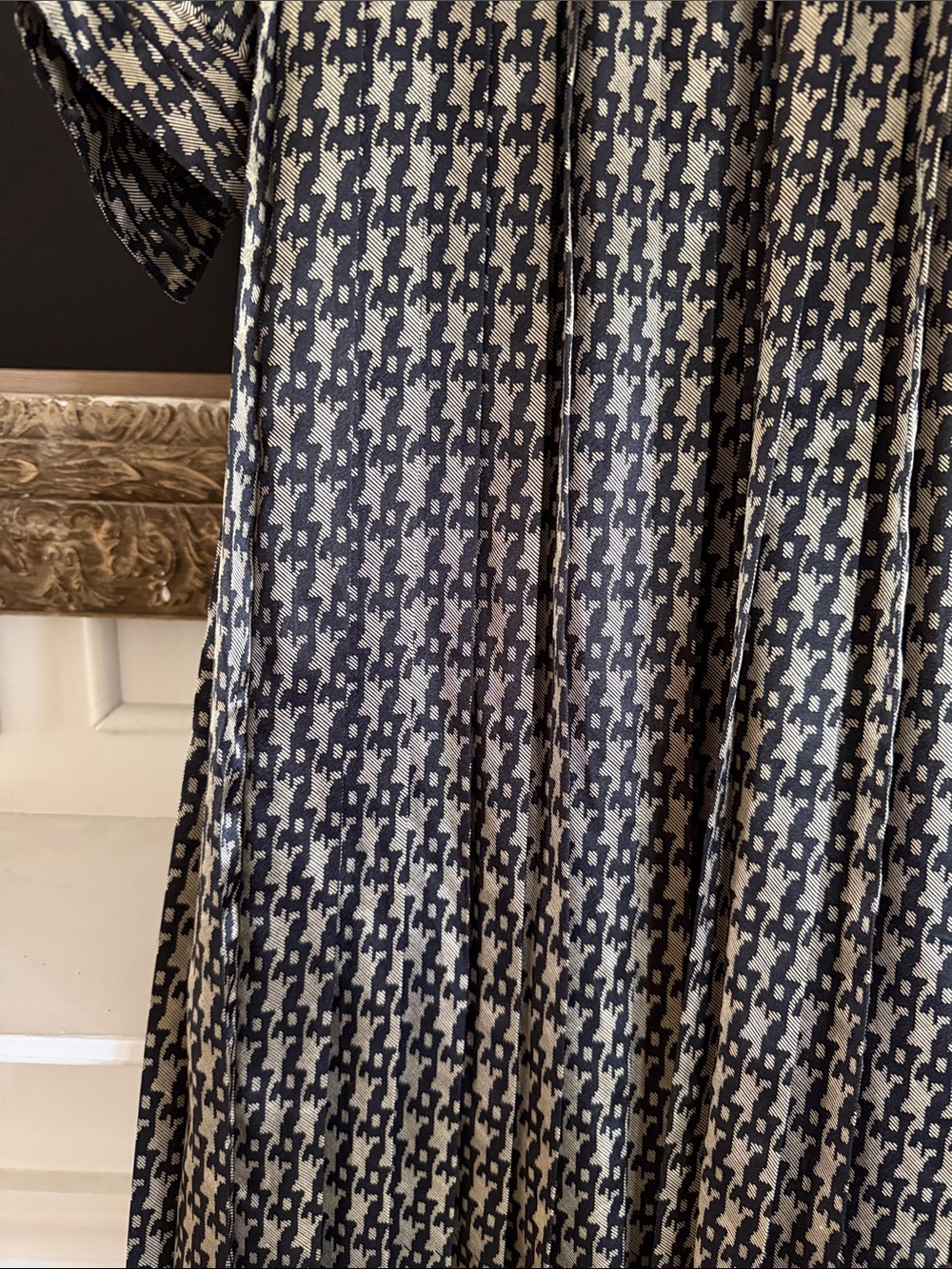 VINTAGE Pleated Long-Sleeve Midi Dress with Bow Tie Collar - Black & Cream - Picture 4 of 4